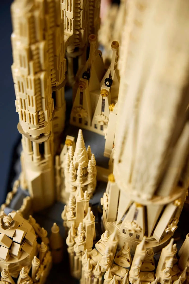 LEGO 21065 Sagrada Família façade detail